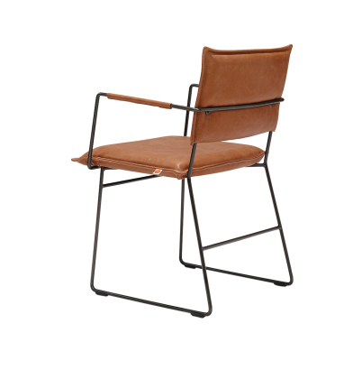 Nr. 32 / Stuhl mit Armteil / in Leder / ab 700 €